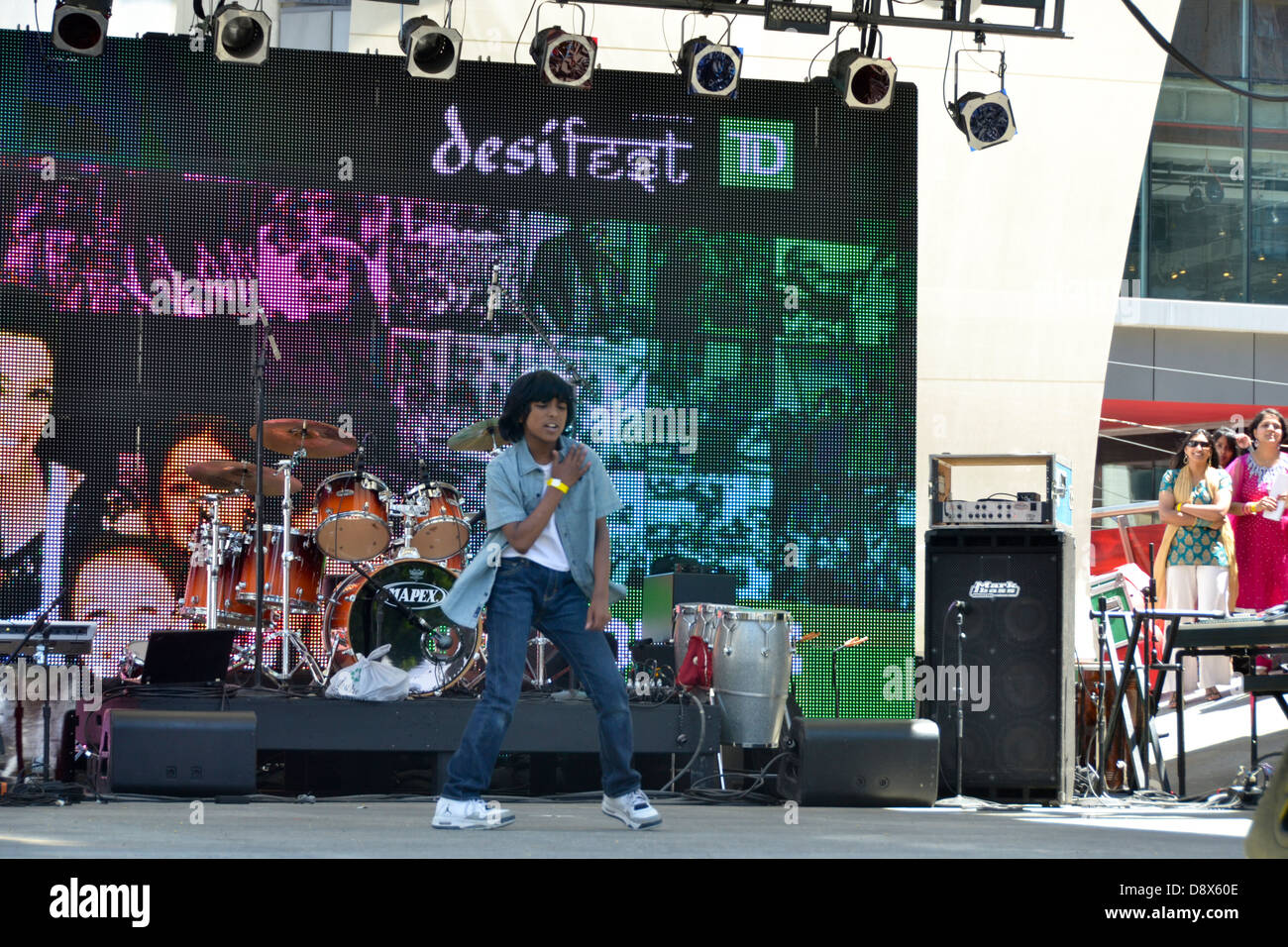 DesiFEST-12 Stunden Gratis-Konzert am Yonge und Dundas square Stockfoto