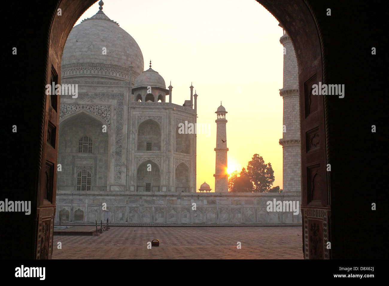 Sunrise-Blick auf das Taj Mahal, UNESCO-Weltkulturerbe, Agra, Uttar Pradesh Indien Stockfoto