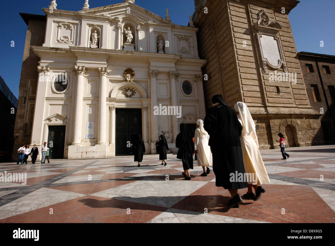 Zaragoza. Fassade der Kathedrale St. Salvador, 12. Jahrhundert. Stockfoto