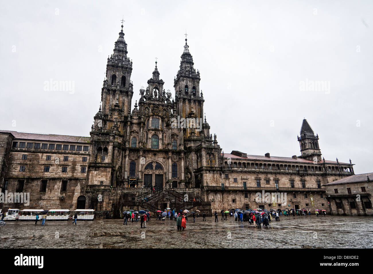 Praza de Quintana und Kathedrale, Santiago De Compostela Spanien im Regen Stockfoto