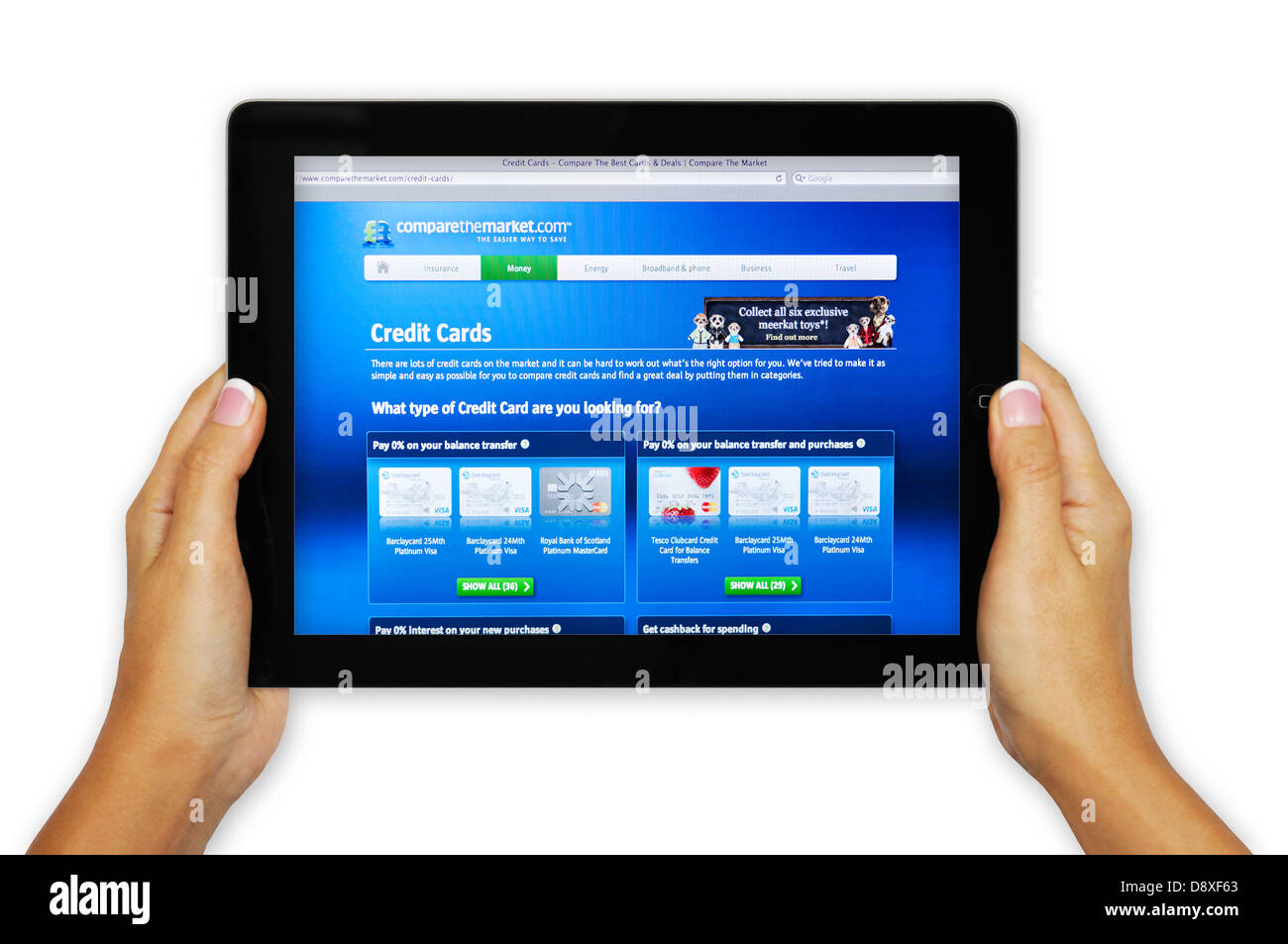 Vergleichen Sie die Markt - günstige Kfz-Versicherung Webseite auf dem iPad Stockfoto