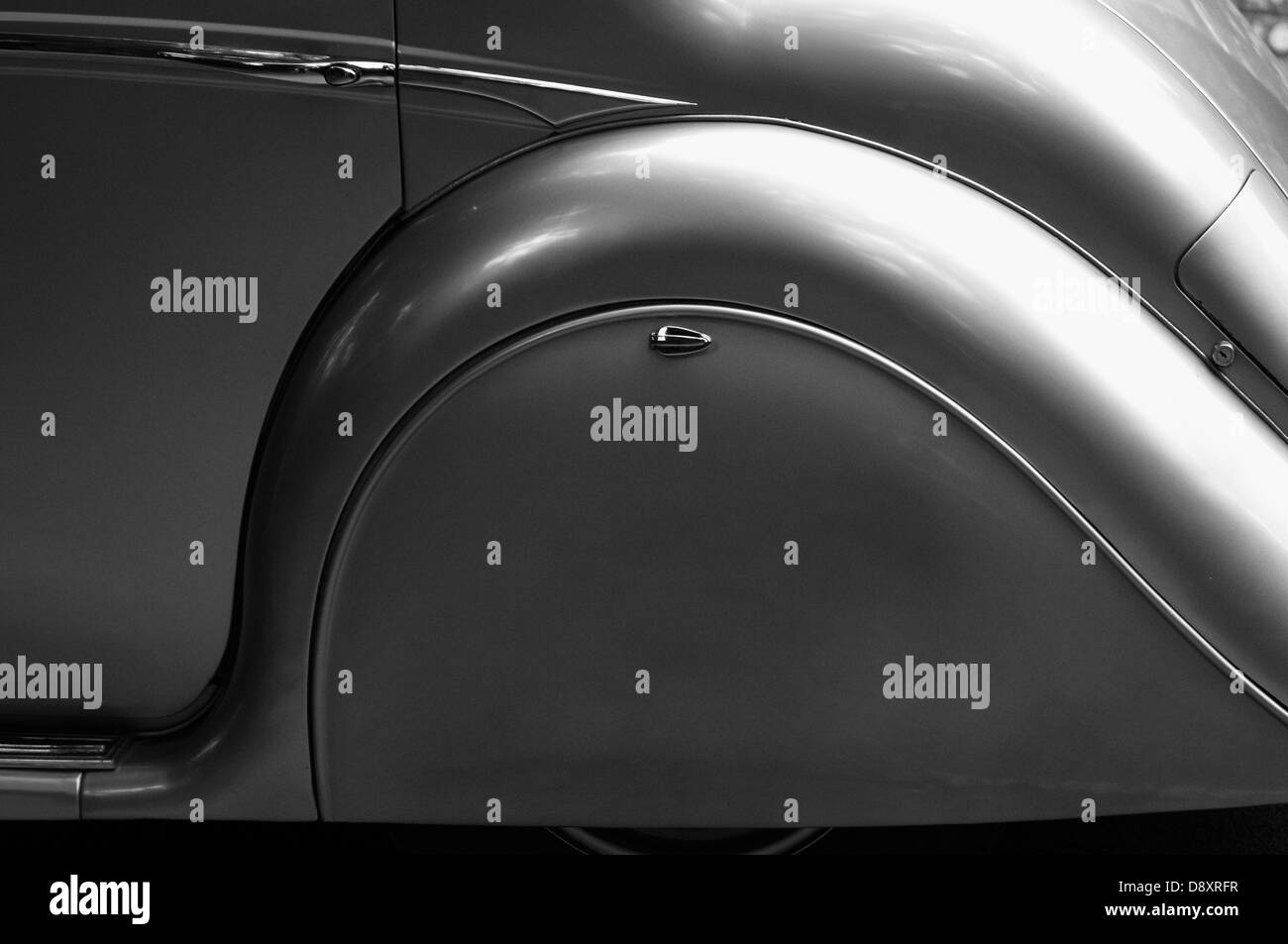 Eine Nahaufnahme eines Rades eines Jahrgangs Bentley Auto. Stockfoto