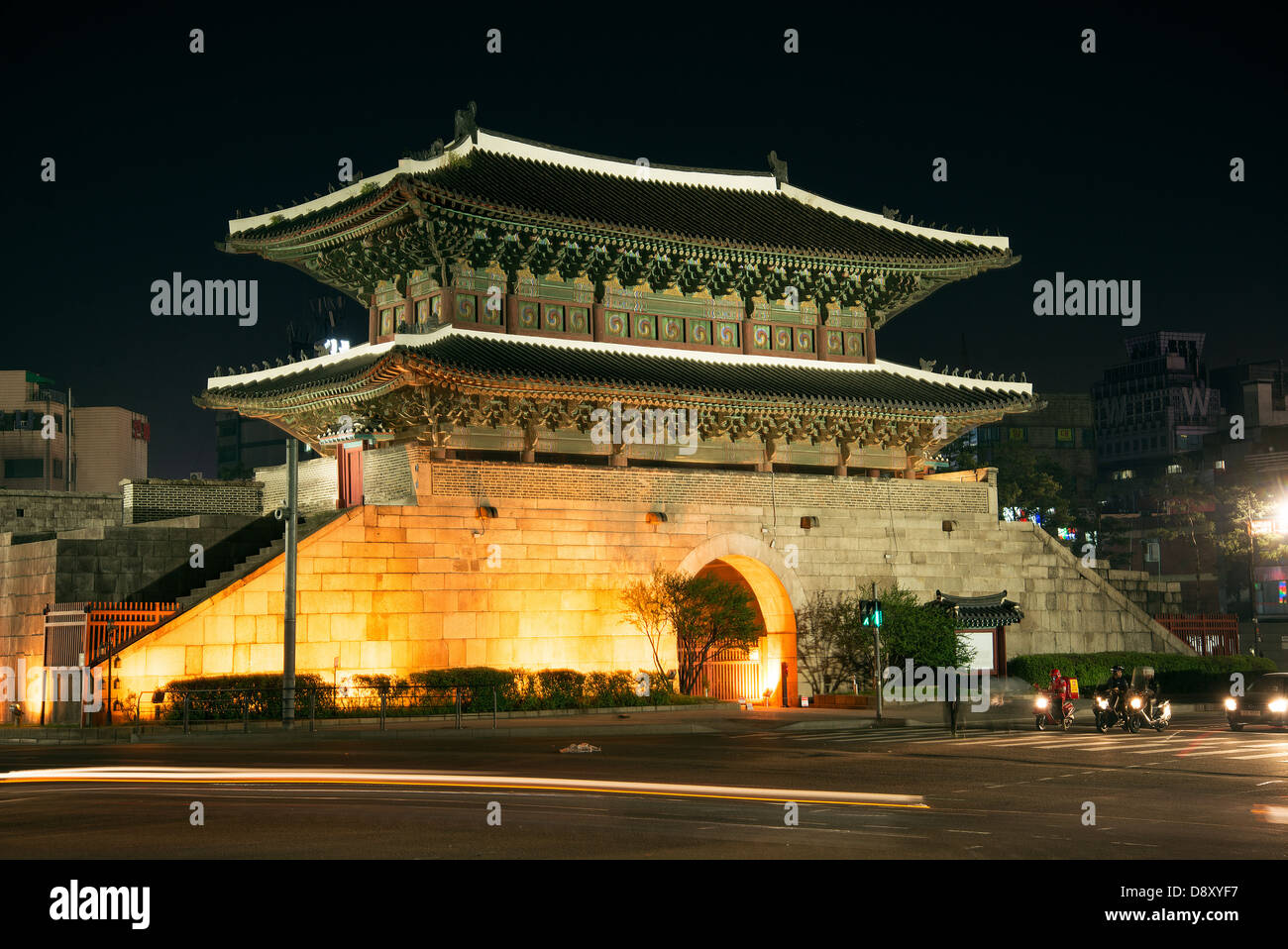 Dongdaemun Tor Wahrzeichen in Seoul Südkorea in der Nacht Stockfoto