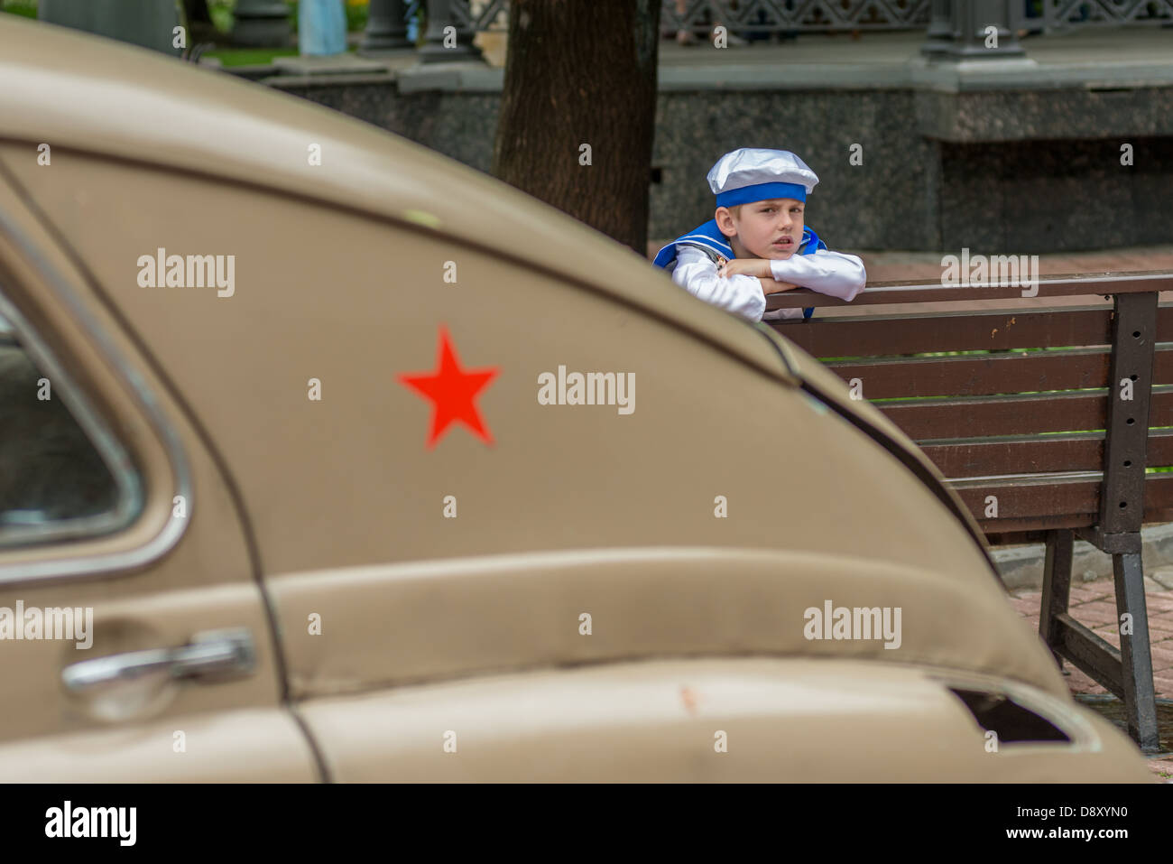 Moskau, Russland - Retro-Festival "Tage der Geschichte" im Eremitage Garten. Sowjetische Retro-Volga Auto. Moskau, 26. Mai 2013 Stockfoto