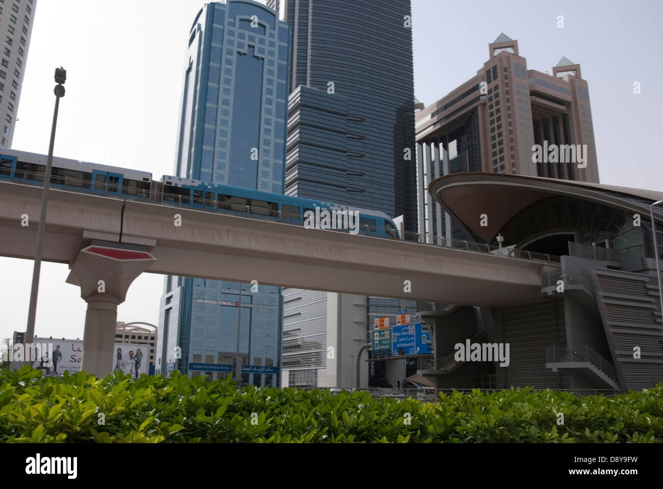 Einschienenbahn nähert sich World Trade Centre Station Sheikh Zayed Road Dubai Stockfoto