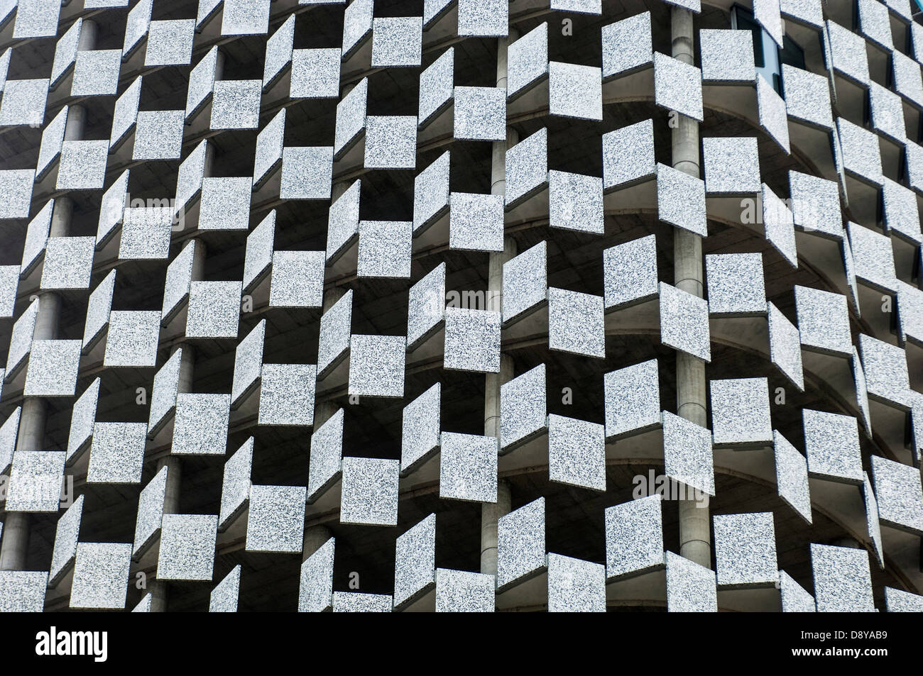 Abstrakte Schuss der Rectangualr Fassade des Tid Turm. Albanische europäischen Shqipëria Südeuropa Stockfoto