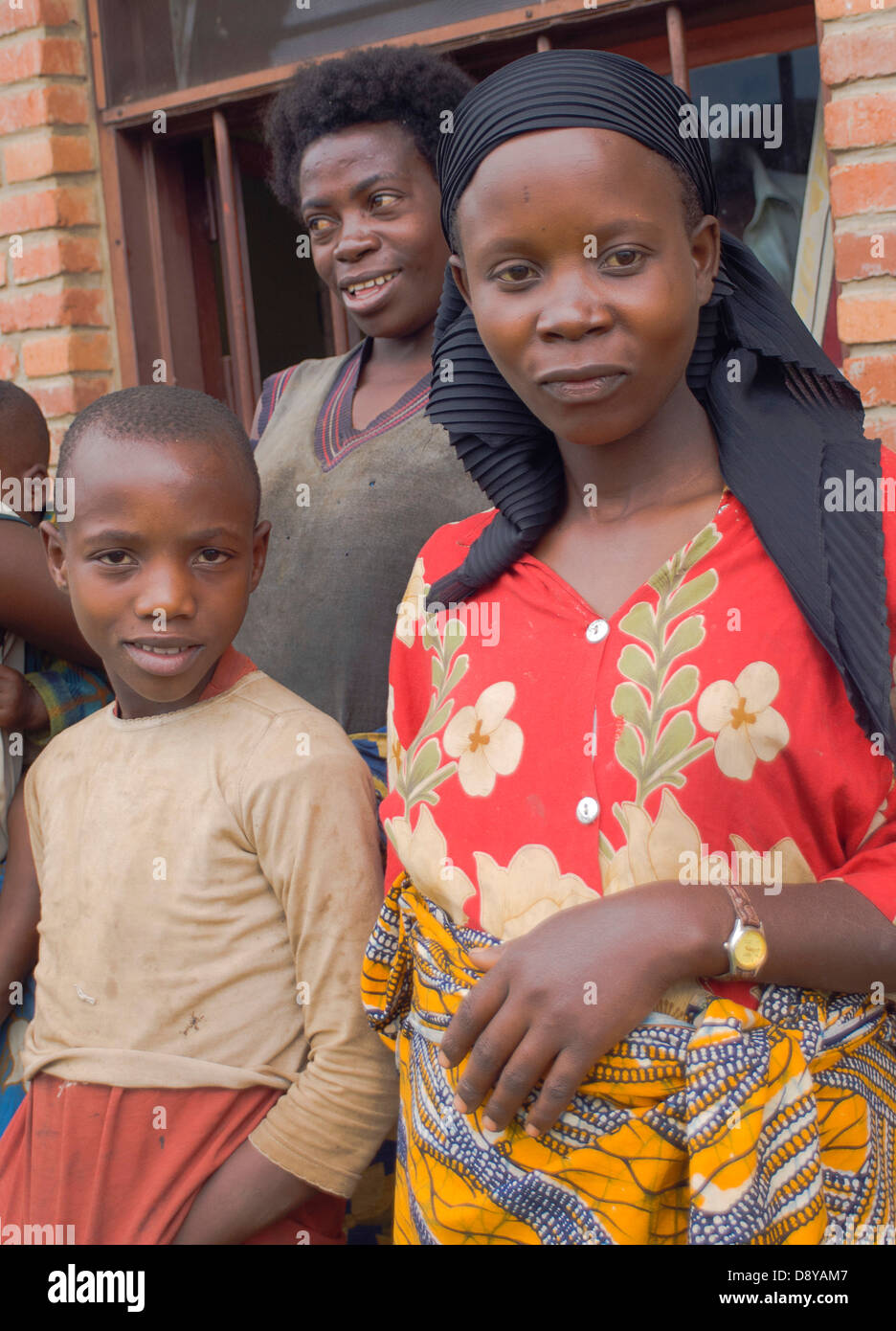 Mütter in Klinik warten. African burundischen Ostafrika weiblich Frau Lady Mädchen Frau Frauen Girl Lady Mama Uburundi Stockfoto