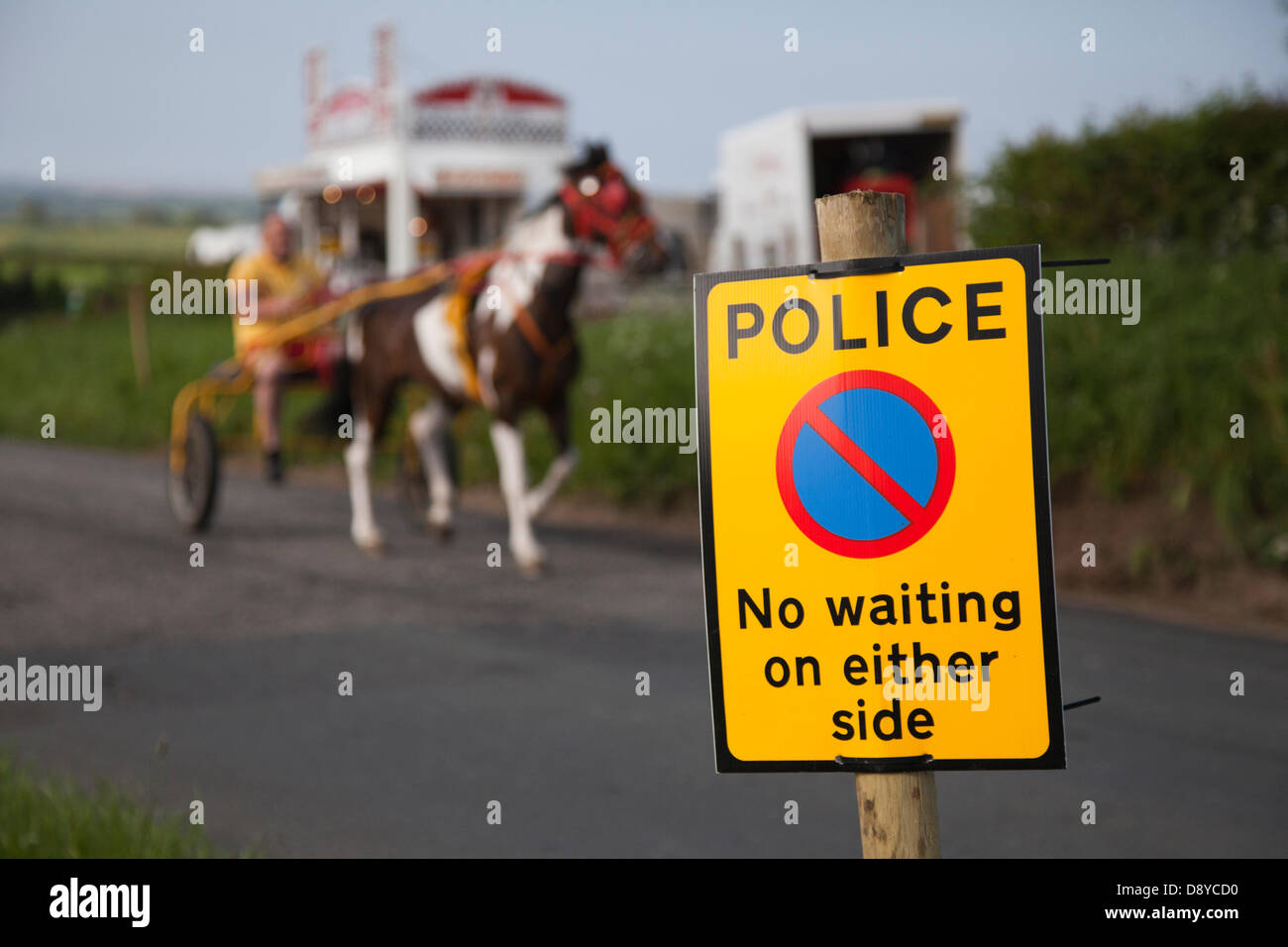 Appleby, Cumbria, UK. 6. Juni 2013.  Parkplatz Schild am Appleby Horse Fair in Cumbria beschränkt.  Die Messe ist ein jährliches Treffen der Zigeuner und Reisende die erfolgt in der ersten Woche im Juni, und seit der Regierungszeit von James II., der eine königliche Charta 1685 ermöglicht ein Pferd gewährt fair "in der Nähe des Flusses Eden."  Bildnachweis: Mar Photographics/Alamy Live-Nachrichten Stockfoto