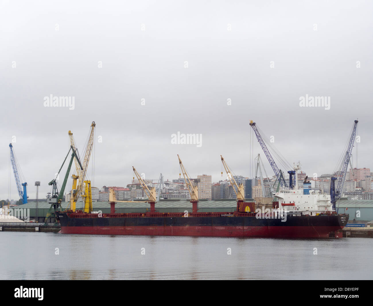 Schiff angedockt an der Handelshafen in La Coruna, Galicien, Spanien, Europa Stockfoto
