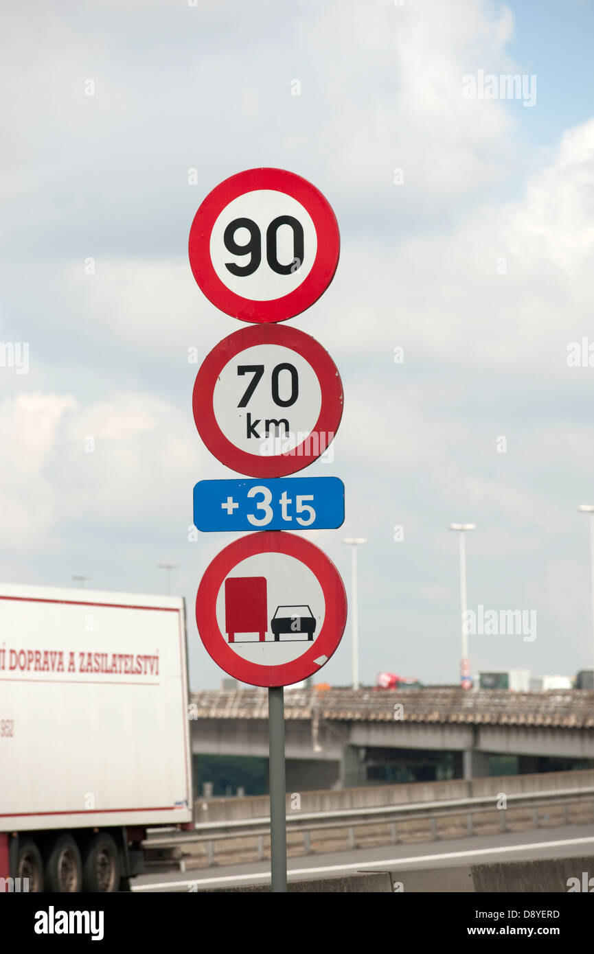 Europastraße Tempolimit Schild Machelen Brüssel Bruxelles Belgien Europa Stockfoto