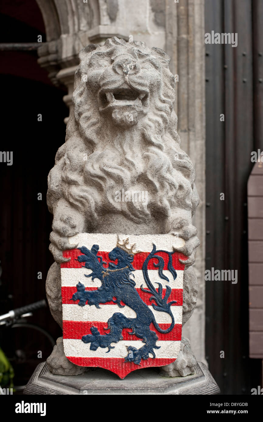 Geschnitzte Steinlöwen Schild Fahne Brugge Belgien Europa Stockfoto