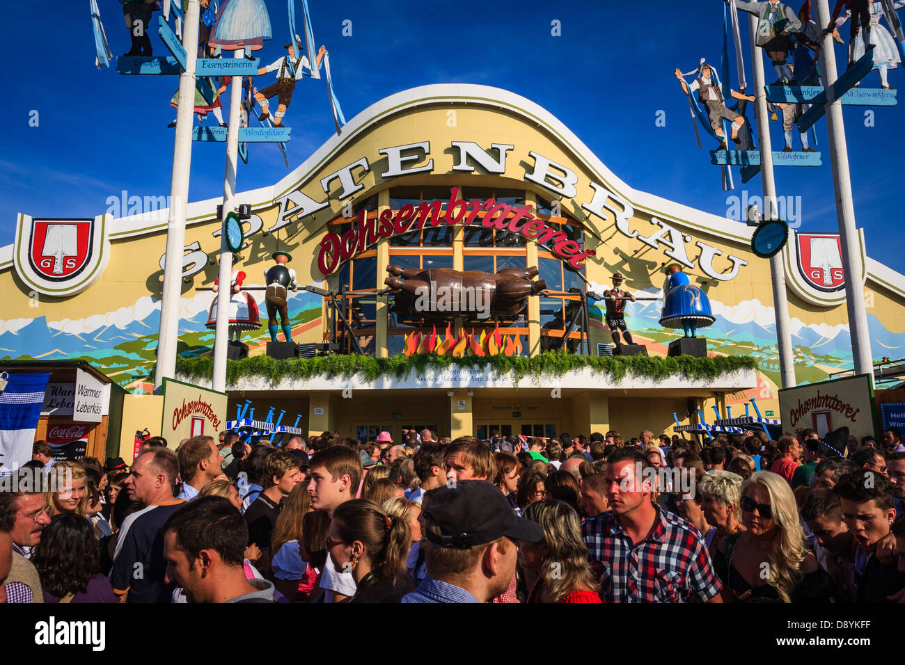 Blick auf Zirkuszelt des Oktoberfest in München, Deutschland Stockfoto