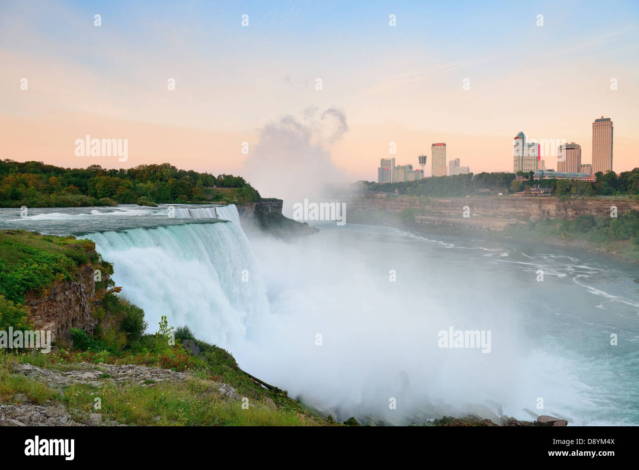 Niagarafälle-Sonnenaufgang in der Morgen-Nahaufnahme Stockfoto
