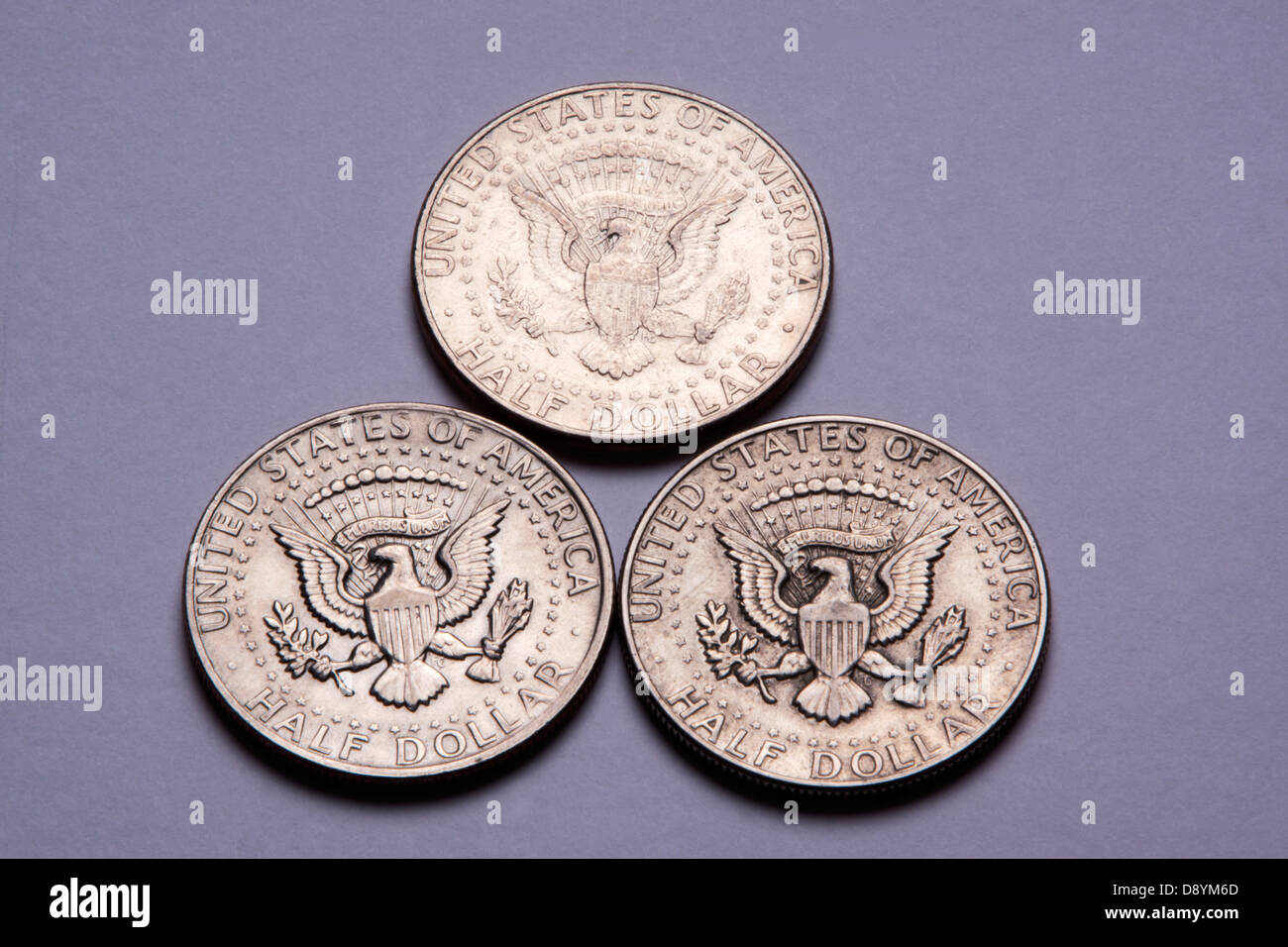 Tail Seite des JFK John F. Kennedy half Dollar auf drei verschiedene Münzen gezeigt Stockfoto