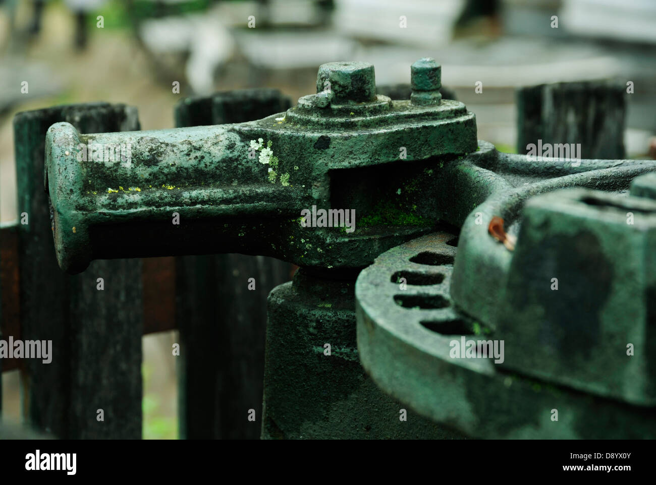Nahaufnahme von beweglichen Teilen aus Wein machen Weinleseausrüstung Stellenbosch Südafrika Maschinen Detail Details Object-Element Stockfoto