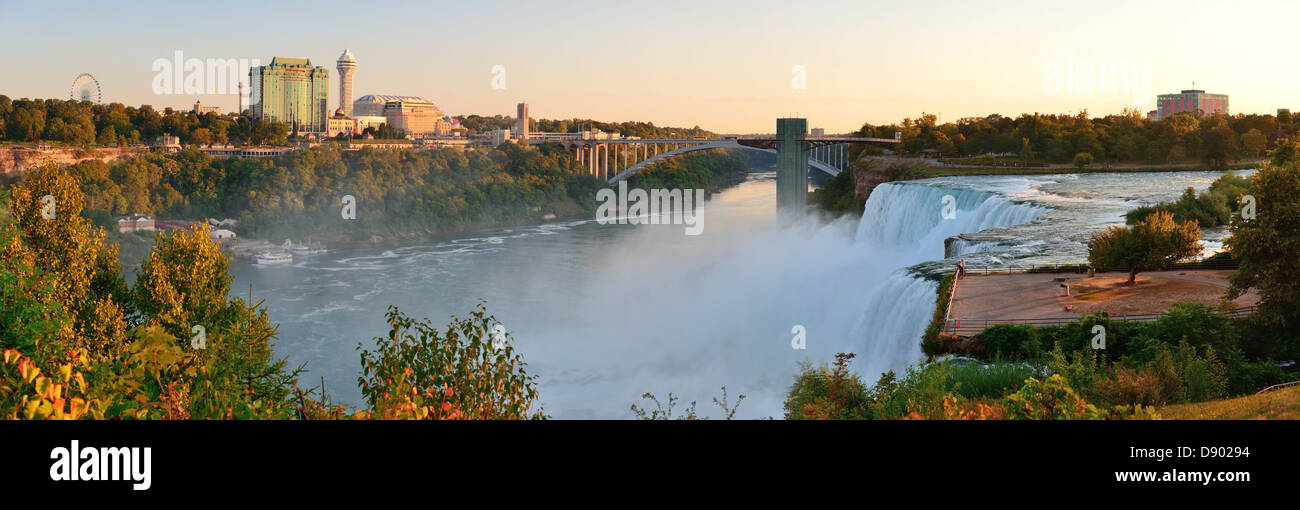 Niagarafälle-Sonnenaufgang-Panorama in der Morgen-Nahaufnahme Stockfoto