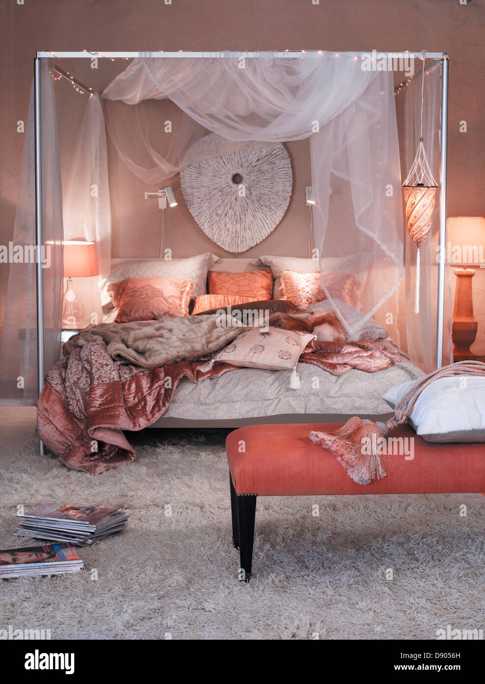 Ein Schlafzimmer in warmen Farben gehalten Stockfoto, Bild: 57167113 ... Ein Schlafzimmer in warmen Farben gehalten Stockfoto, Bild: 57167113 ...