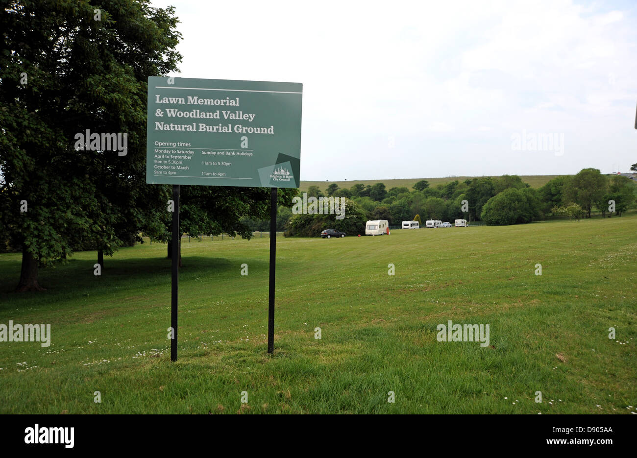 Reisende haben sich weiterentwickelt, neben dem Lawn Memorial und Woodland Tal natürliche Beerdigung Boden Woodingdean Brighton UK zu landen Stockfoto