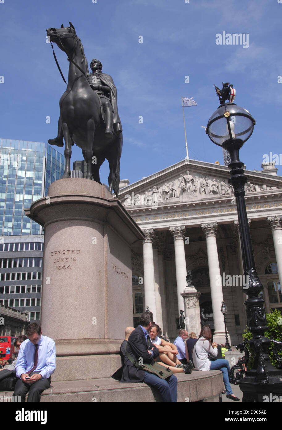 Die Royal Exchange und Herzog von Wellington Statue London Stockfoto
