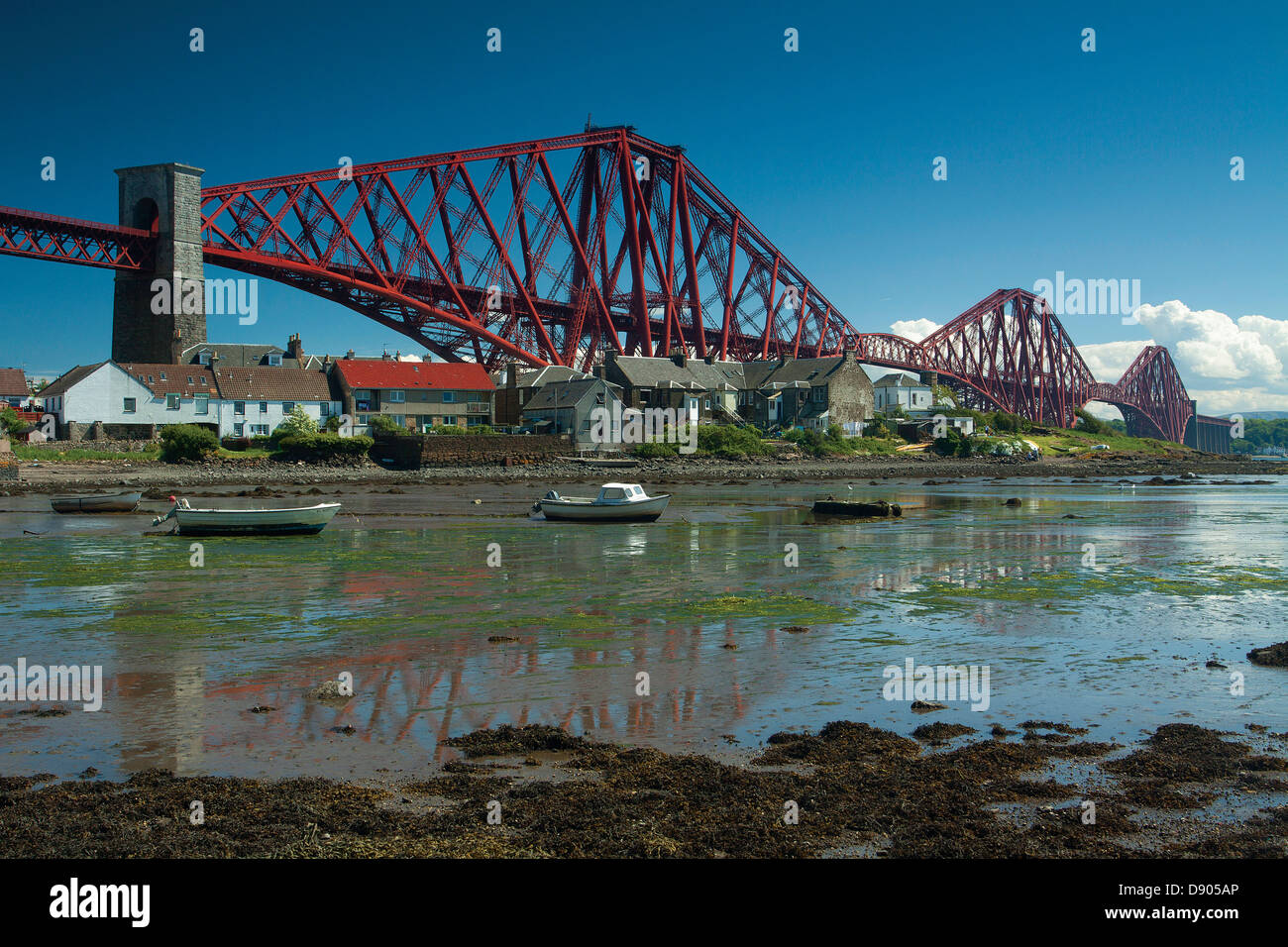 Die Forth-Eisenbahnbrücke und den Firth of Forth von North Queensferry, Fife Stockfoto