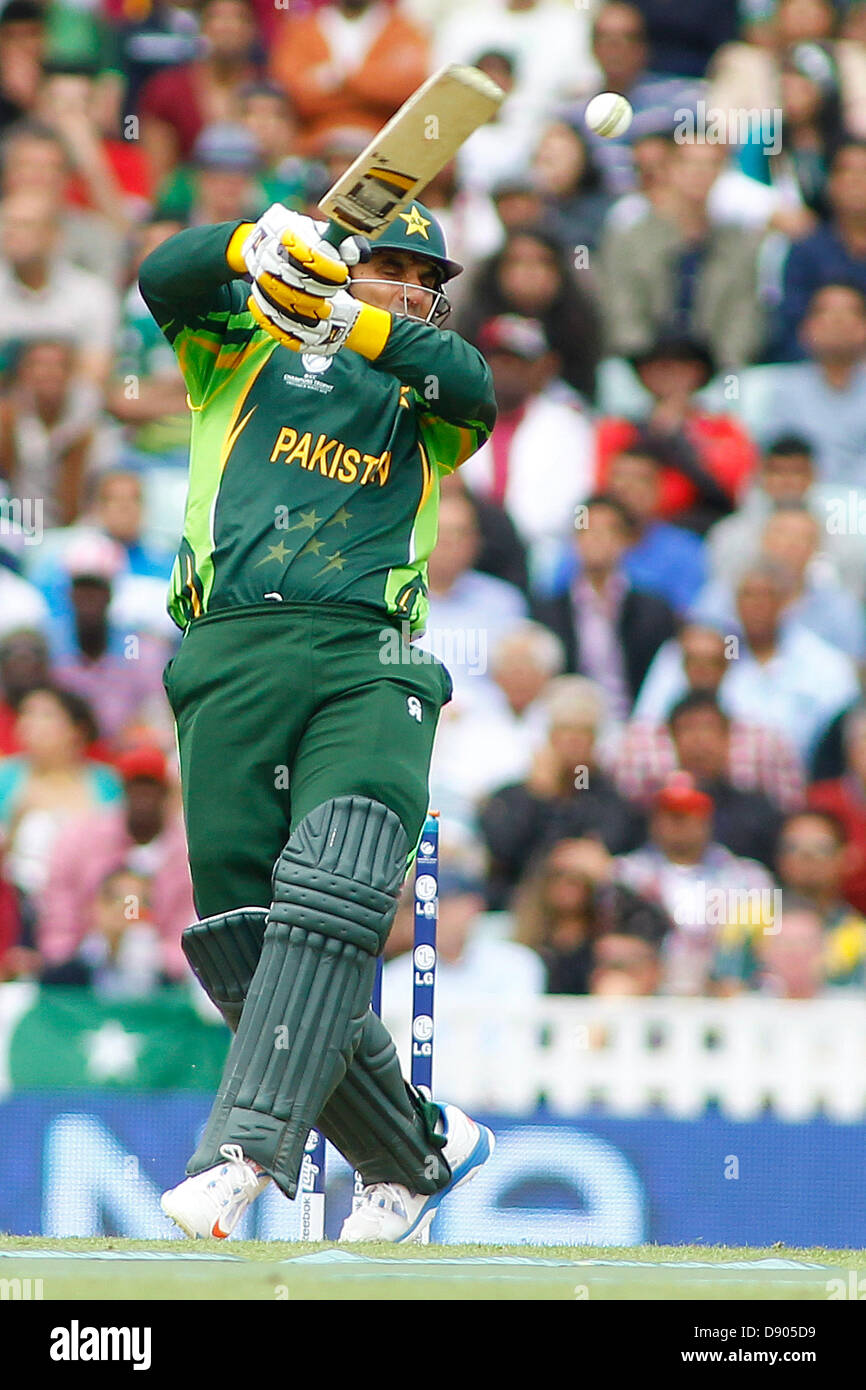 London, UK. 7. Juni 2013. Pakistans Misbah-Ul-Haq Batting während der ICC Champions Trophy international Cricket-Match zwischen Pakistan und The West Indies in The Oval Cricket Ground am 7. Juni 2013 in London, England. (Foto von Mitchell Gunn/ESPA/Alamy Live-Nachrichten) Stockfoto