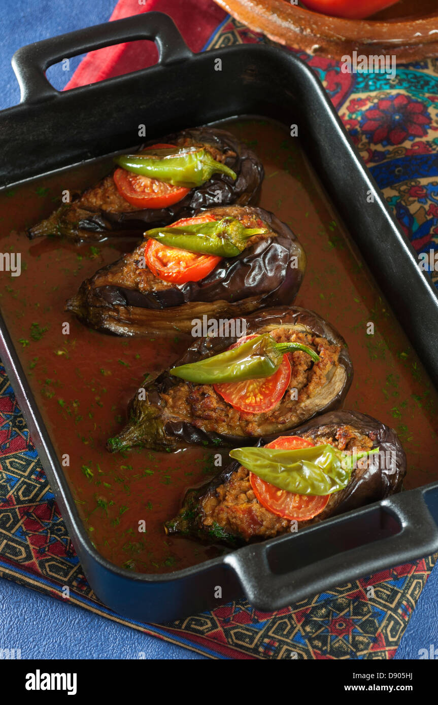 Aubergine Karniyarik Türkisch gefüllte Auberginen gefüllt mit gehacktem Lammfleisch Stockfoto