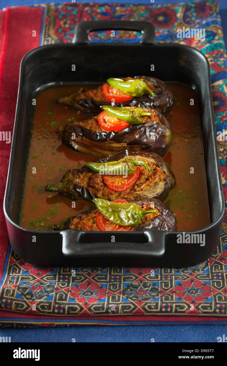 Aubergine Karniyarik Türkisch gefüllte Auberginen gefüllt mit gehacktem Lammfleisch Stockfoto