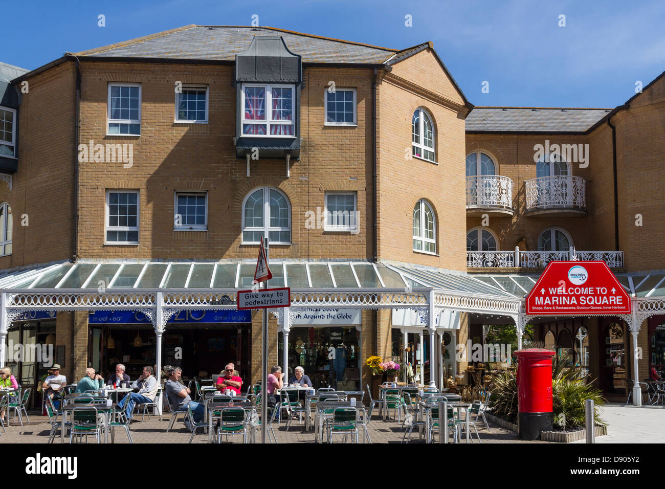 England Sussex Brighton Marina, Marina Square café Stockfoto