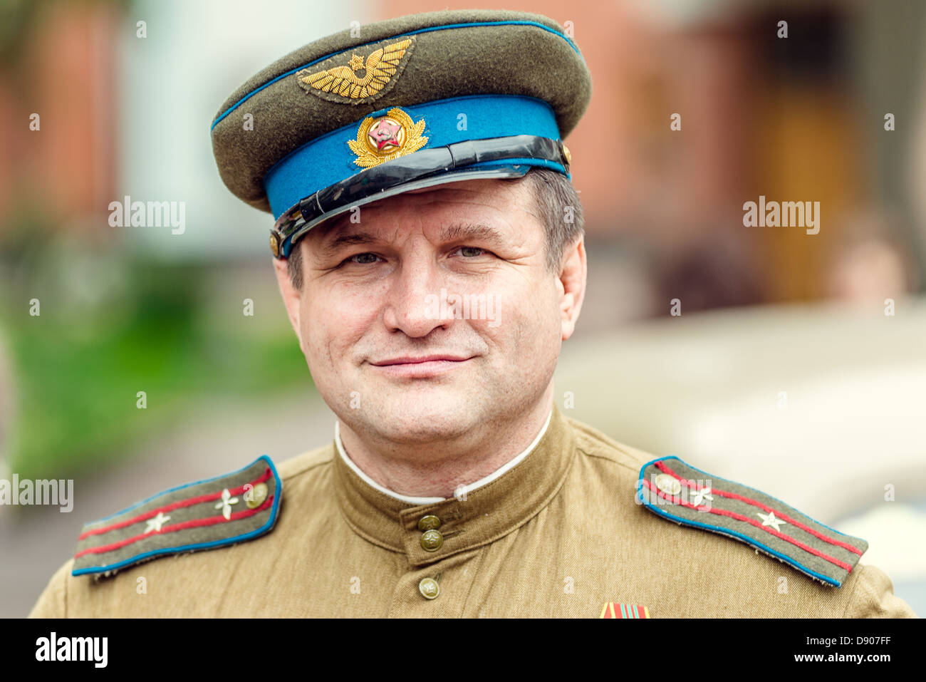 Moskau, Russland - Retro-Festival "Tage der Geschichte" im Eremitage Garten. Mann in Retro-militärische Kleidung. Moskau, 26. Mai 2013 Stockfoto