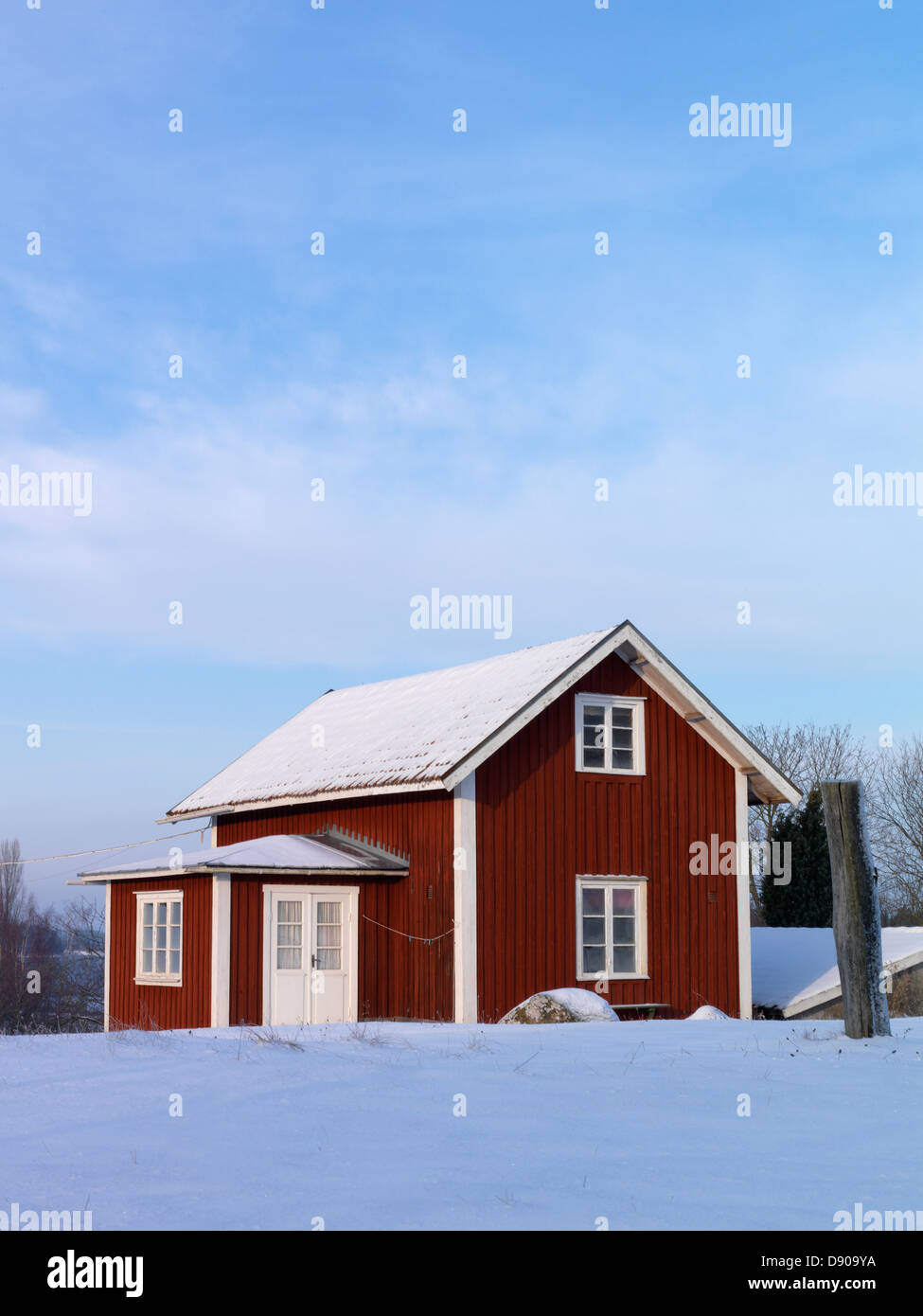 Eine rote Hütte, Schweden. Stockfoto