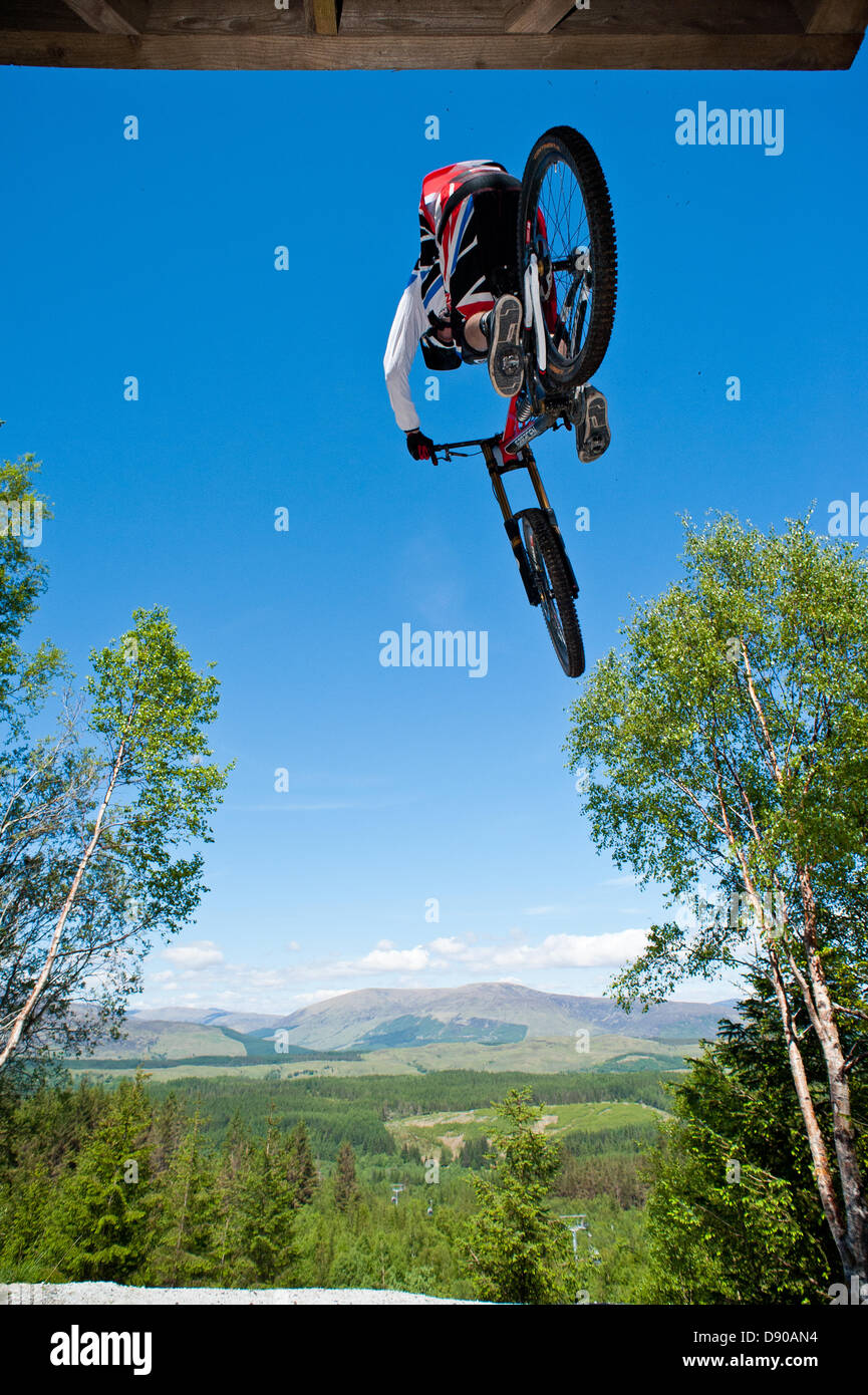 Nevis Range, Fort William, Schottland, UK. 7. Juni 2013. Der 11. Runde der U.C.I Welt Mountain Bike Downhill jährliche findet an diesem Wochenende mit allen Welten besten männlichen und weiblichen Fahrer hier. Die heutige Praxis und eine zeitgesteuerte ausführen statt in herrlichen schottischen Apartmenthaus Credit: Kenny Ferguson/Alamy Live News Stockfoto