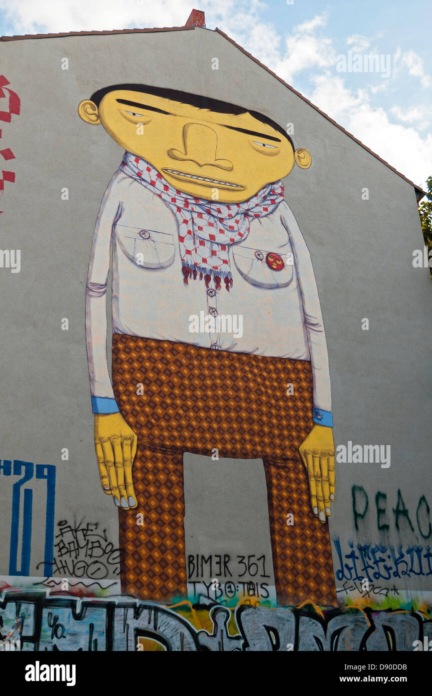 Gelbes Männchen Gemälde von Octavio und Gustavo Pandolfo (Os Gemeos), Kreuzberg Street Art, Berlin, Deutschland Stockfoto