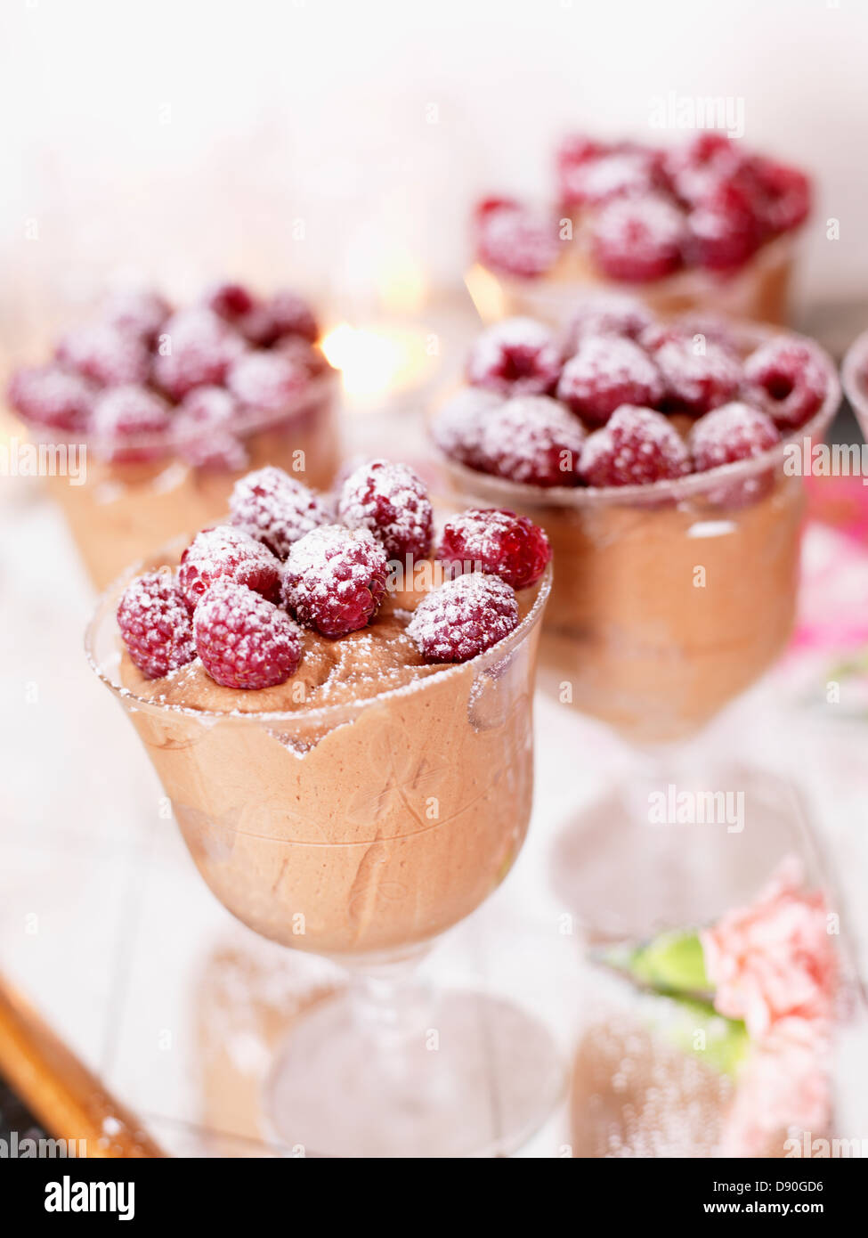 Beeren auf Schokolade dessert Stockfoto