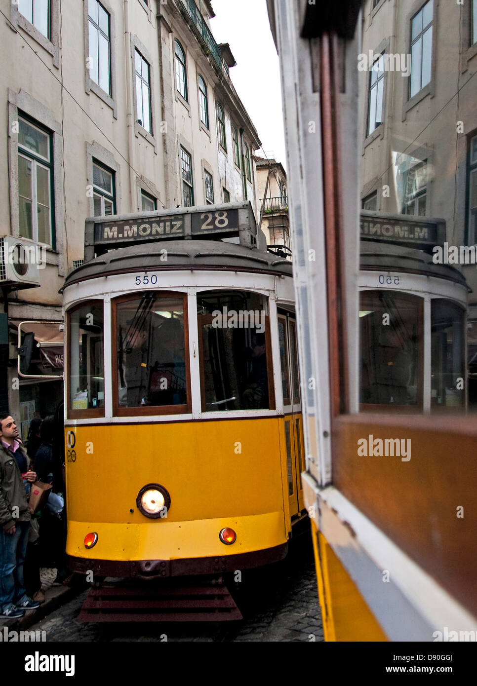Straßenbahn Nr. 28 in Lissabon, Portugal. Stockfoto