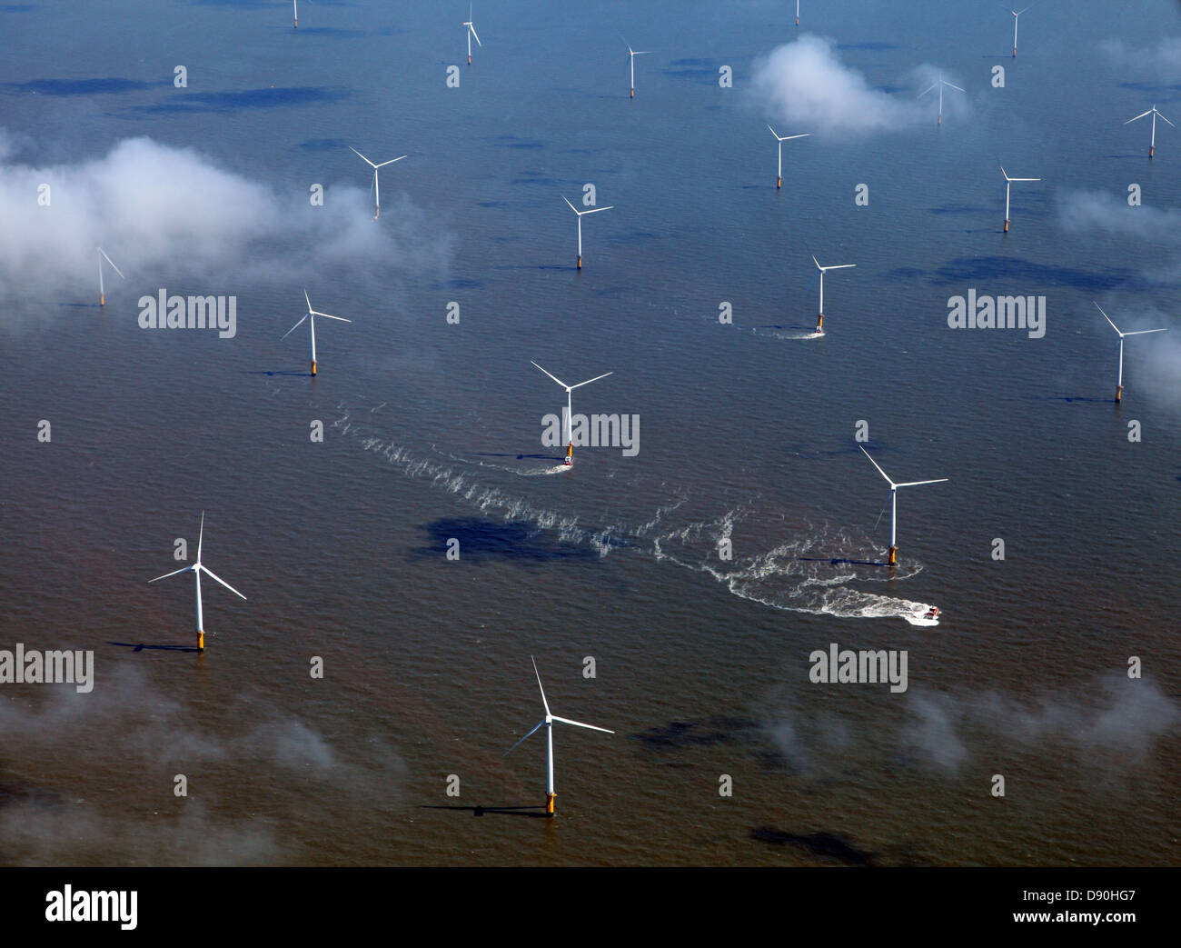Luftaufnahme des Teils eines Windparks in der Nordsee Stockfoto