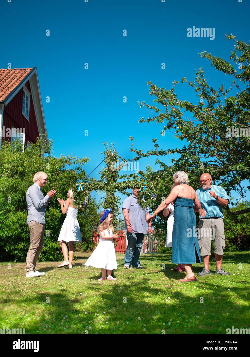 Schweden Mittsommer Tanzen Stockfotos und -bilder Kaufen - Alamy