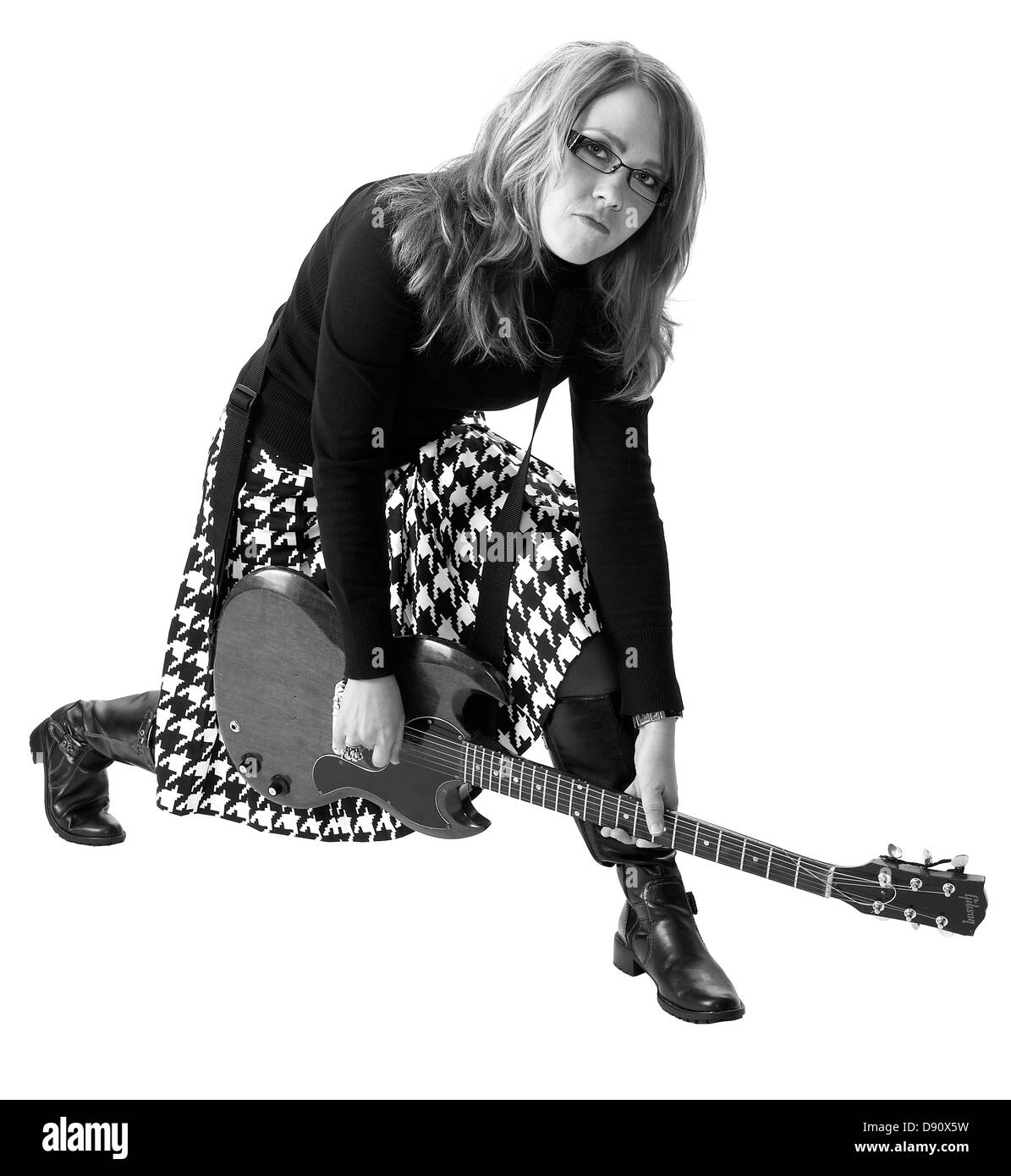 Stilvolle junge Frau posiert mit Epithione e-Gitarre Stockfoto
