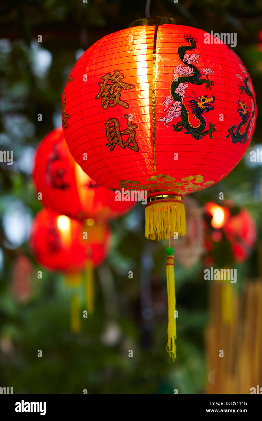 Chinesische Laternen hängen Stockfoto