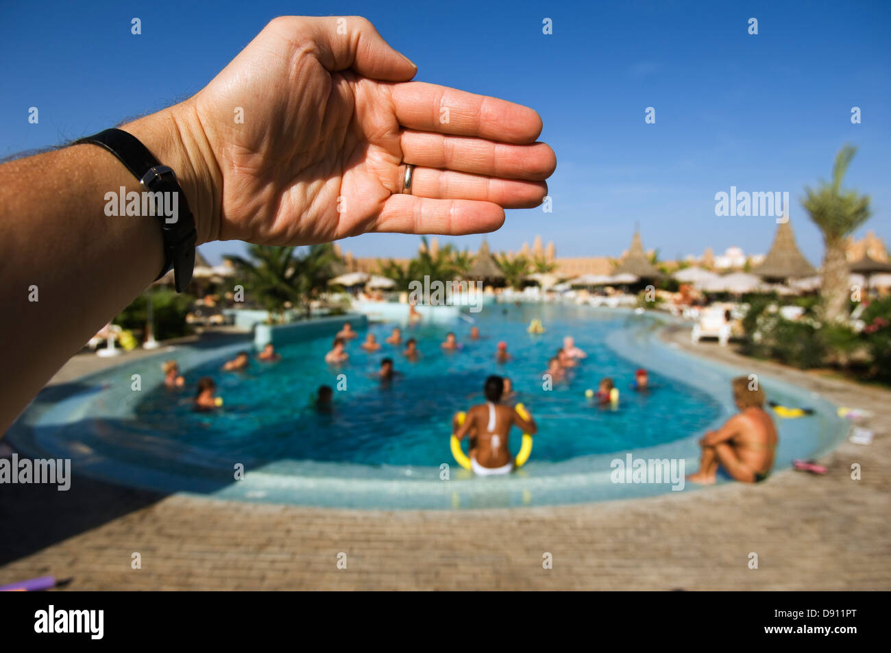 Menschen in einem Schwimmbad, Kap Verde. Stockfoto