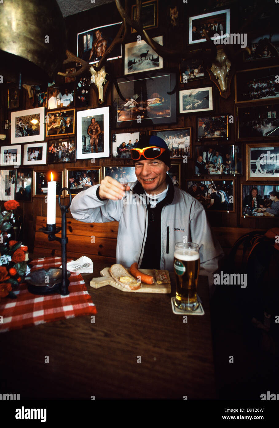 Skandinavische Skifahrer auf eine Pause in einem Pub, Österreich. Stockfoto