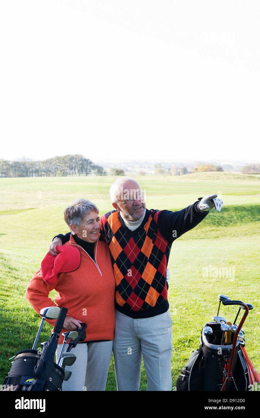 Ein älteres Ehepaar, Golfen, Skane Schweden. Stockfoto