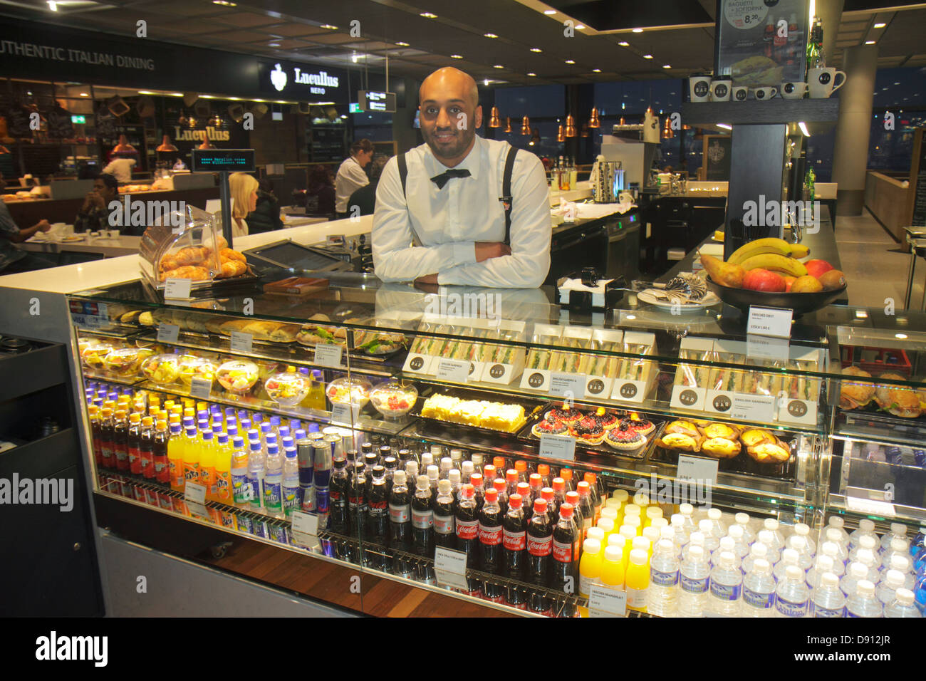 Deutschland, Europa, Nord, EU, Flughafen Frankfurt am Main, FRA, Terminal, Gate, Shopping Shopper Shopper shoppen shoppen shoppen shoppen shoppen Markt kaufen verkaufen, Store Stores busins Stockfoto