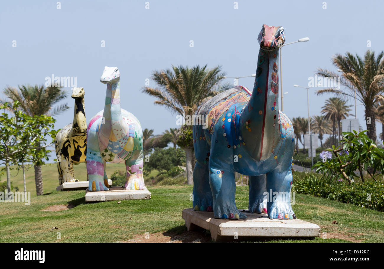 bunten Skulpturen der Dinosaurier Stockfoto