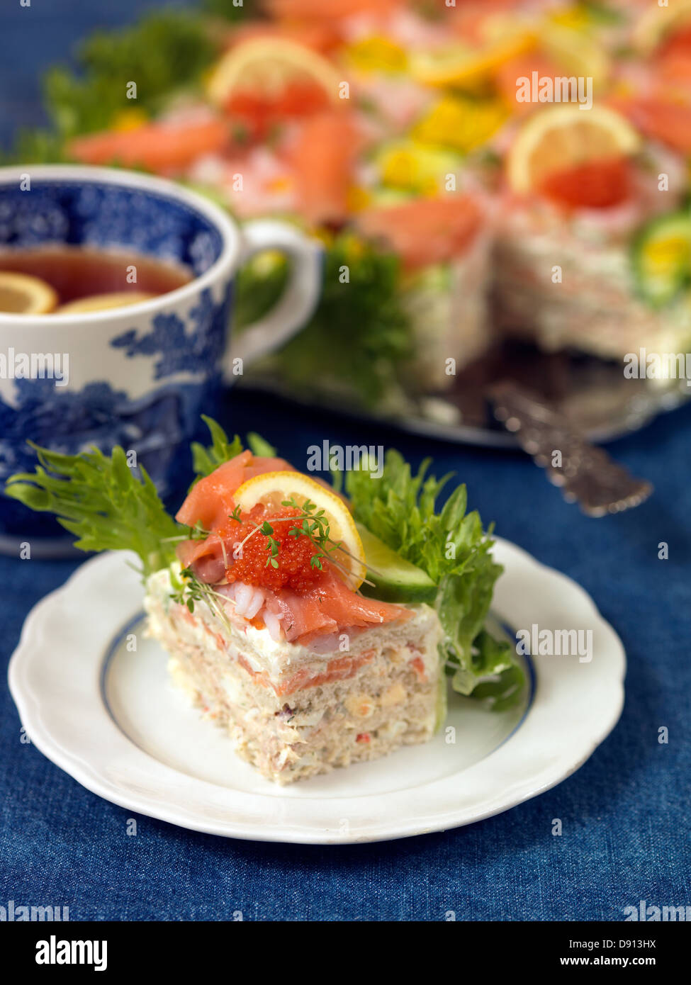 Erhöhte Ansicht herzhaftes Sandwich Schicht-Kuchen Stockfoto