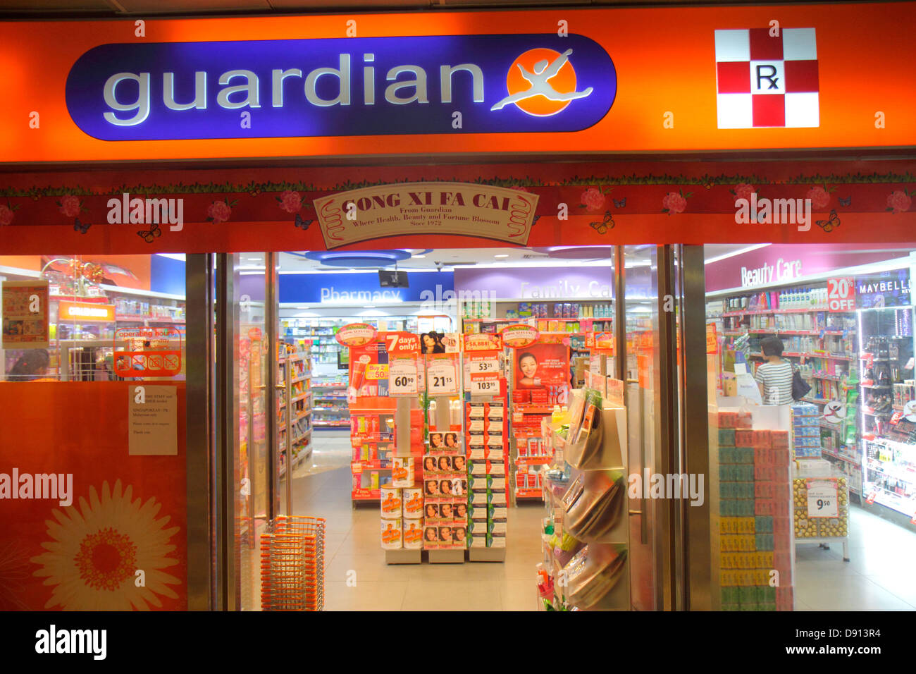 Singapore Kallang Road, Lavendelstation, Guardian, Apotheke, Drogerie, Vorderseite, Eingang, innen, Sing130201038 Stockfoto