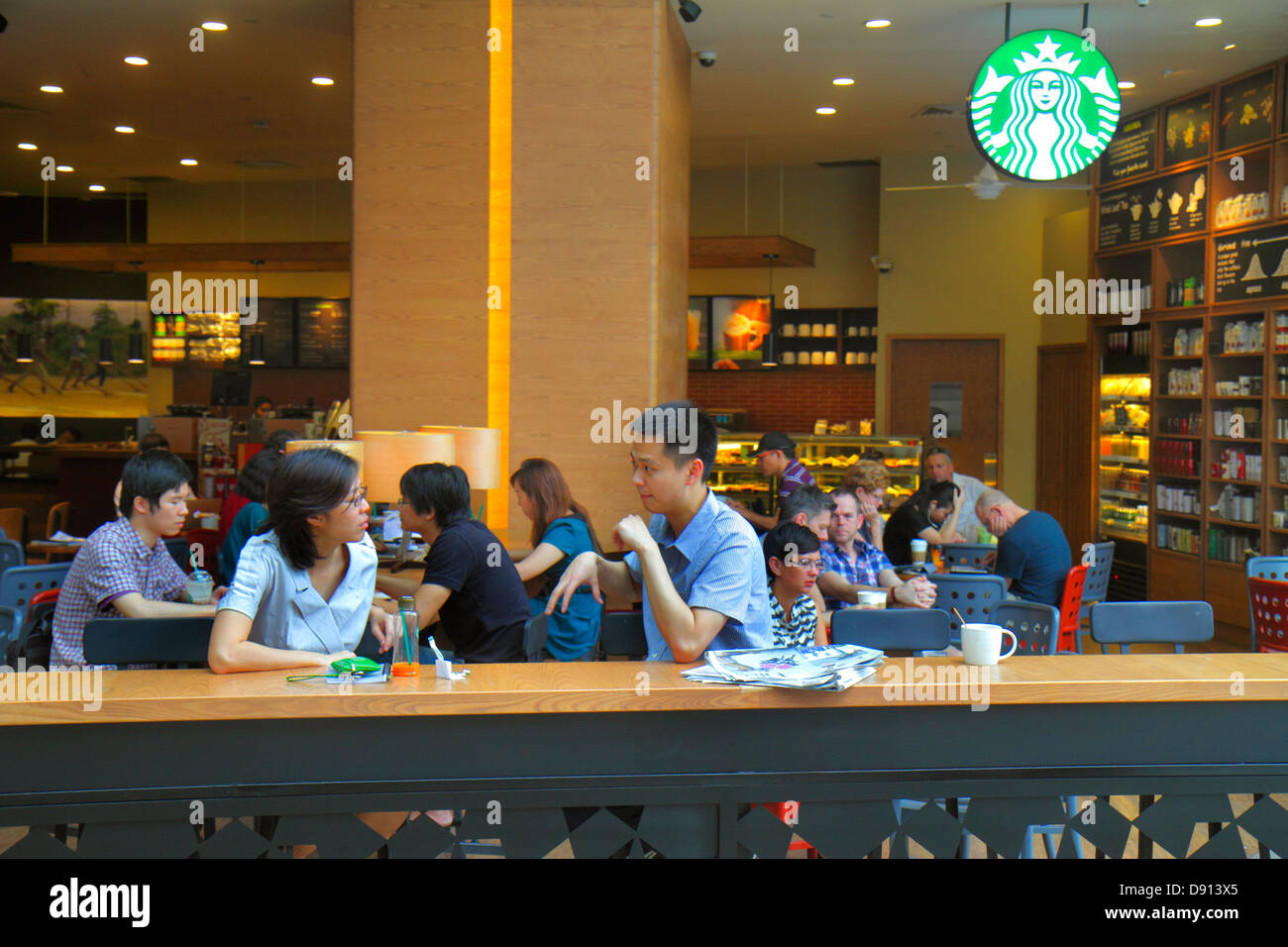 Singapur, Raffles City, Shopping Shopper Shopper Shop Shops Markt Märkte Markt Kauf Verkauf, Einzelhandel Geschäfte Business-Unternehmen, Center, c Stockfoto