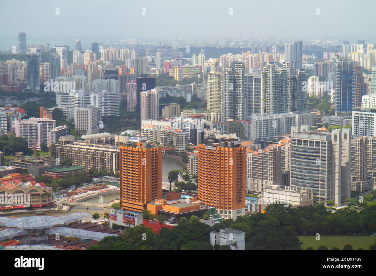 Singapur, Skyline der Stadt, Wolkenkratzer, Luftaufnahme von oben, Singapore River, Clarke Quay, Riverside Point, Hochhaus, Wohnanlage auseinander Stockfoto