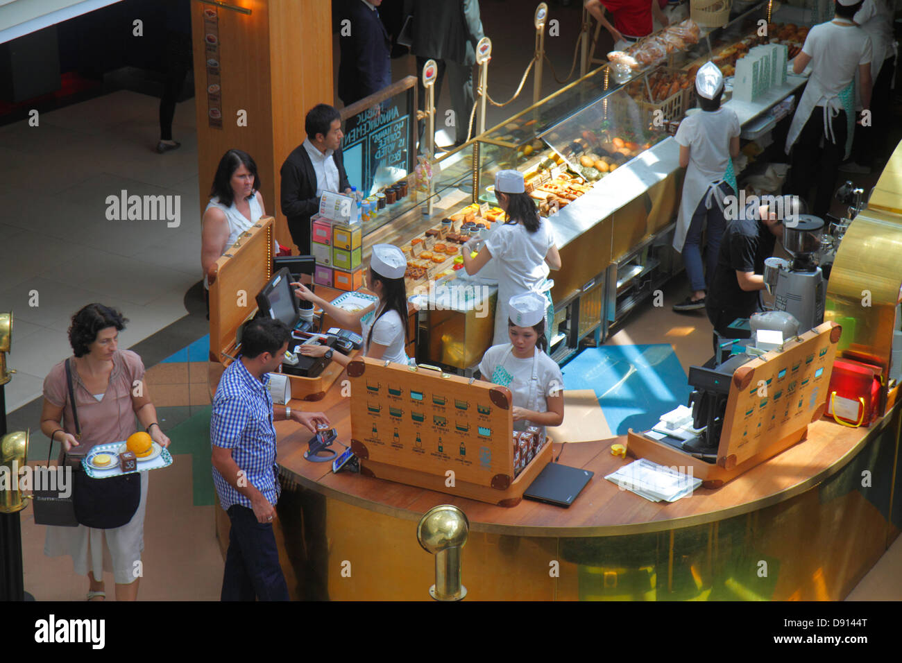 Singapur, Raffles City, Shopping Shopper Shopper Shop Shops Markt Märkte Kauf Verkauf, Einzelhandel Geschäfte Business Unternehmen, Zentrum, Shop Stockfoto