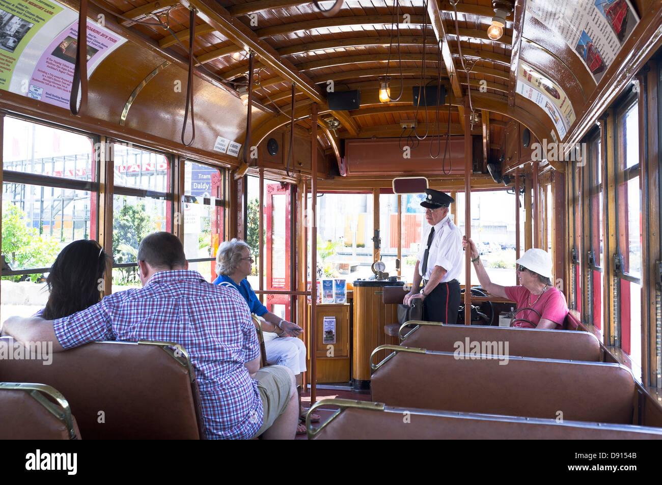 dh Auckland Dockline Straßenbahnen AUCKLAND NEUSEELAND Touristen Passagiere innen Tram Innenraum Touristen Transport Tourismus Stockfoto
