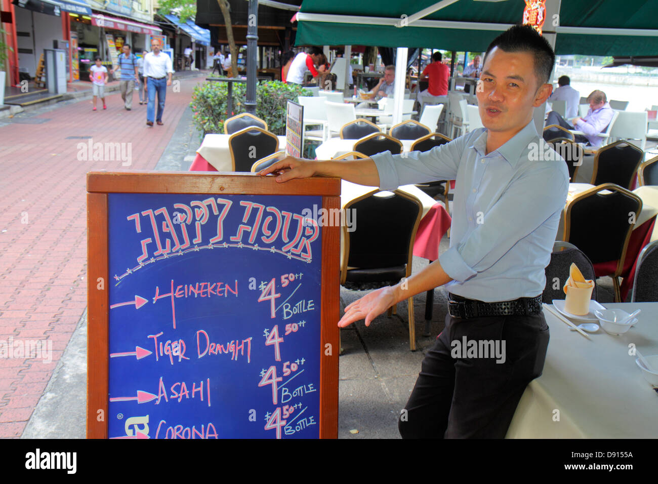 Singapur, Singapur River Water, Boat Quay, Bar Bars Lounge Pub, Pub, Restaurant Restaurants Essen Essen Essen Essen Essen gehen Cafe Cafés Bistro, Asiaten ethnischen Stockfoto